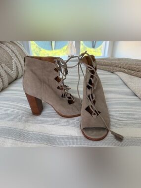 Frye Gabby Ghillie Lace-Up Suede Peep-Toe Block Heel — Taupe 7.5